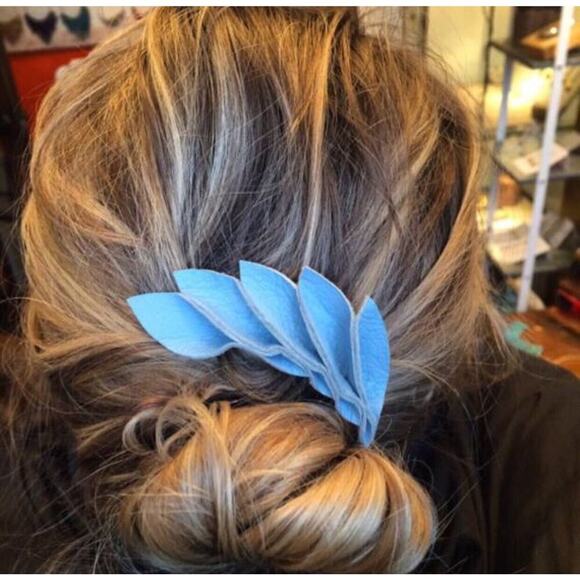 Artisan Handmade Brownish metallic color Leather Petal Hair Comb - Picture 10 of 10